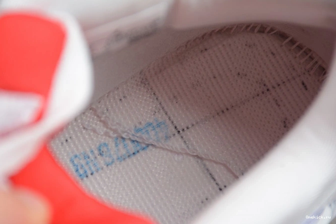 One Kick CT8527-112 Air 4 Jordan Metallic Red 0816